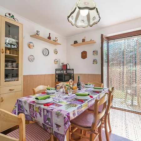 Maison Rosamunda For 6 With Garden - Happy